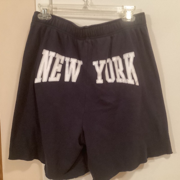 Women’s New York back script shorts (M) - Picture 1 of 3
